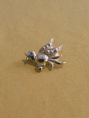 Vintage Gold-Tone Bird Brooch w/Blue Rhinestone Eye -  Unmarked Costume Jewelry